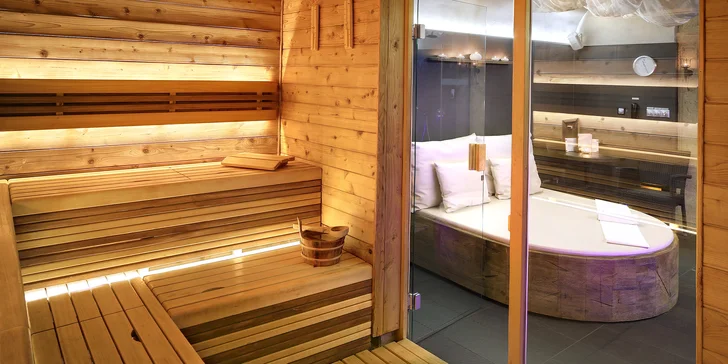 Wellness hotel a restaurace nabízí 50 minut privátního relaxu v sauně...