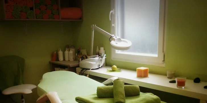 Kosmetické ošetření pleti s kyselinou hyaluronovou a AHA kyselinami