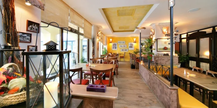 Ve stylové restauraci Mincovna se podávají bufetové snídaně a případně i romantická večeře.