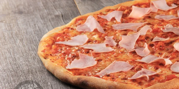 Pizza o průměru 45 cm s možností rozvozu