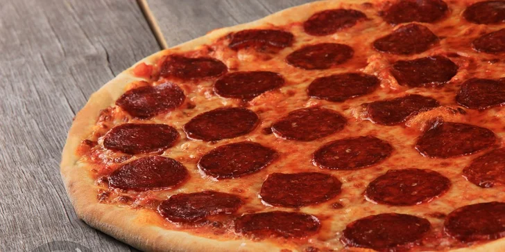 Pizza o průměru 45 cm s možností rozvozu