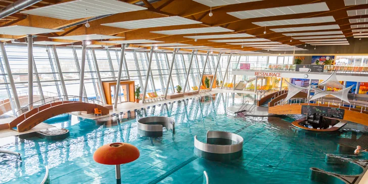 Neptun pool je vhodný na sport i relaxaci, jelikož si v něm můžete po kondičním plavání dopřát regenerační masáže nejen vodními tryskami.
