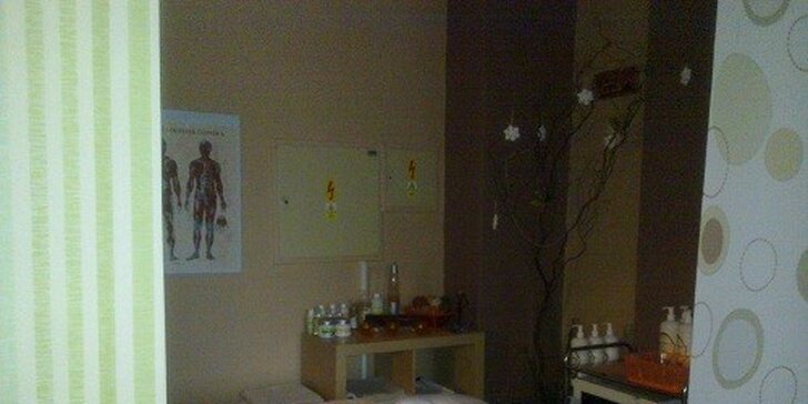 Exkluzivní masáž s luxusním relaxačním konopným olejem s levandulí