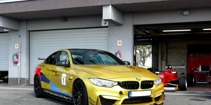 BMW M4 CS