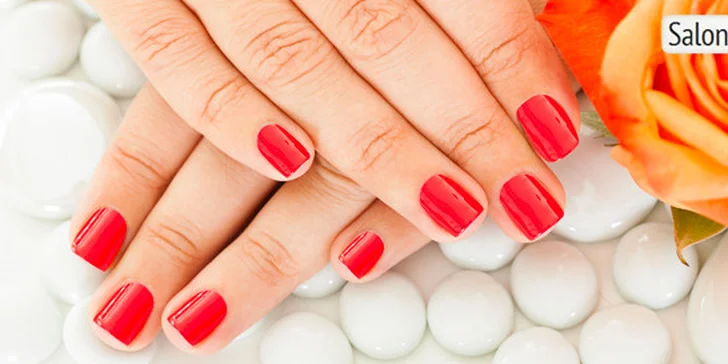 Manikúra s lakováním Shellac či modeláží gel-lakem