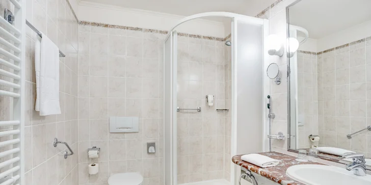 Už jen samotná koupelna vydá za víc než wellness centra v některých ubytovacích zařízeních. 