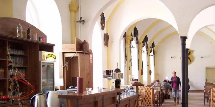 3 piva, oběd a prohlídka zámku Letovice i se sklepením