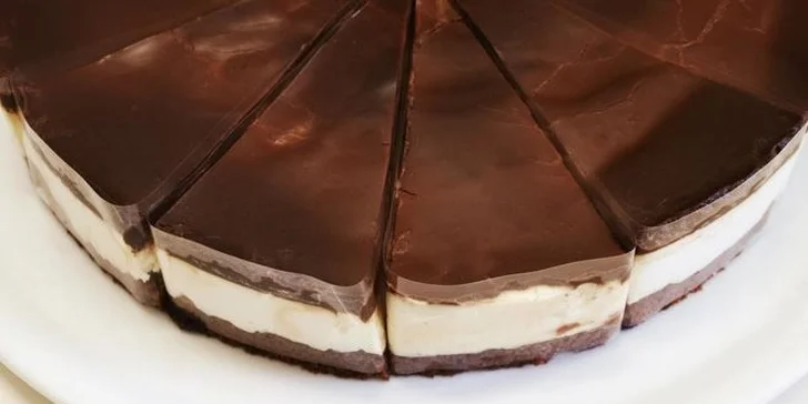 2x lahodné nápoje a domácí zákusek ve streetcafé