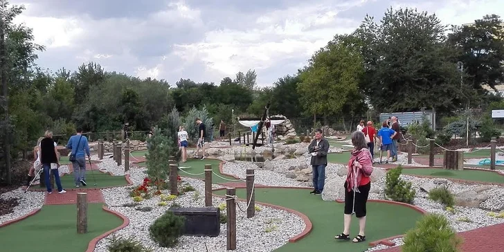 Permanentky na 5 či 10 vstupů na pirátský minigolf
