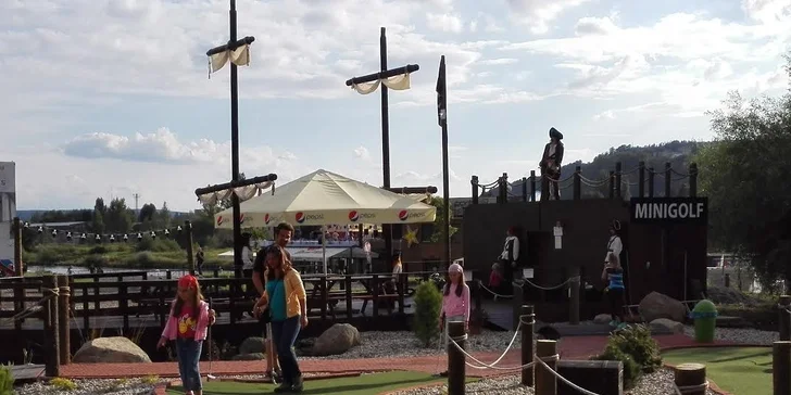 Permanentky na 5 či 10 vstupů na pirátský minigolf