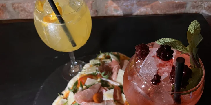 Nemusí zůstat jen u jídla. K jedné z variant vám kromě italské speciality připraví i dva gin tonicy či limonády. 