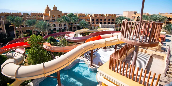 V hotelu je i aquapark se 3 bazény, 5 tobogány a dětským vodním světem. 