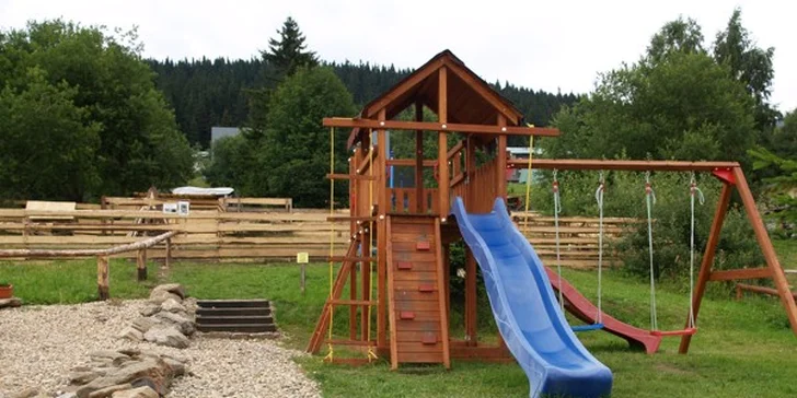 Mají tu i dětské hřiště, pokud byste chtěli vzít své nejmenší s sebou. 