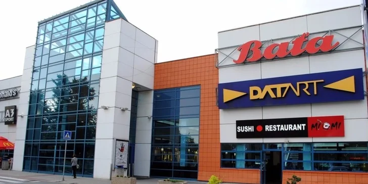 Restauraci uvidíte už z dálky. Návštěvu můžete spojit s nakupováním.
