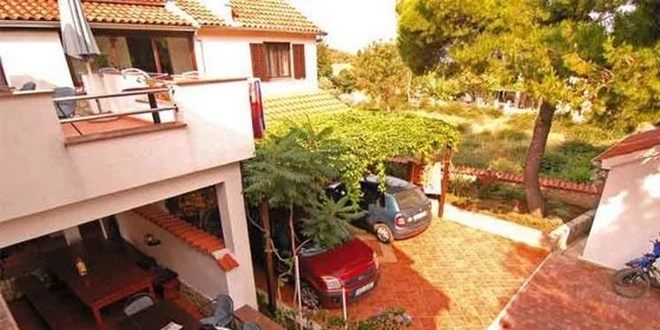 Dovolená plná koupání v chorvatském letovisku Drage: 7 nocí v apartmánu