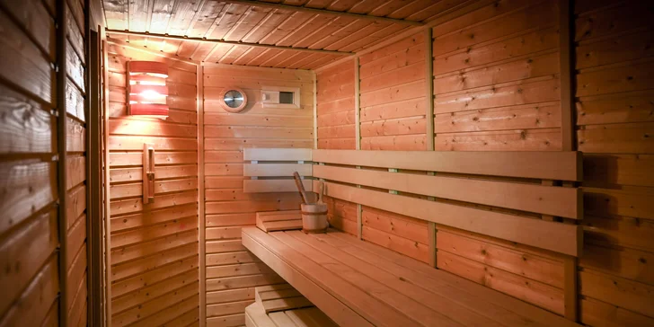 Sauna a přilehlá odpočívárně bude na hodinu jen vaše.
