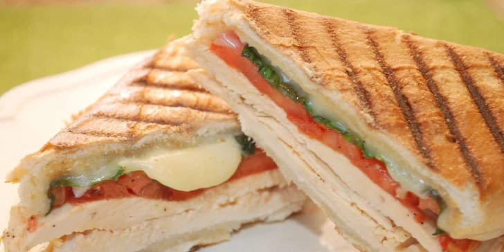 Rozpečené panini dle vaší chuti a matonka na zapití