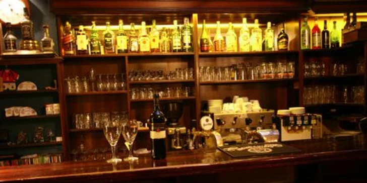 299 Kč za zvěřinové menu PRO DVA v restauraci U Červeného páva. Sklenka portského, předkrm a kančí specialita dle výběru se slevou 54 %.