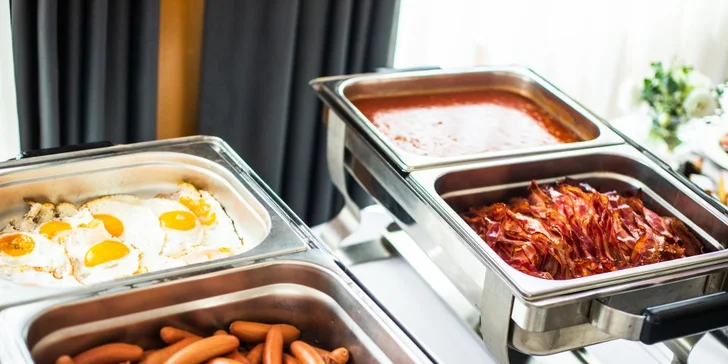 Samotný názov brunch je zložením dvoch anglických slov – breakfast (raňajky) a lunch (obed).