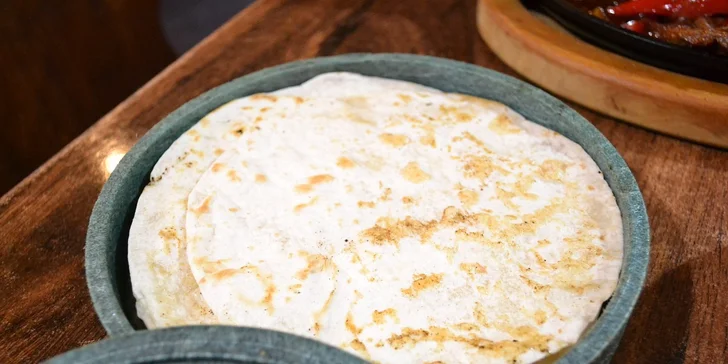 Bohatá porce fajitas se vším všudy až pro 4 osoby