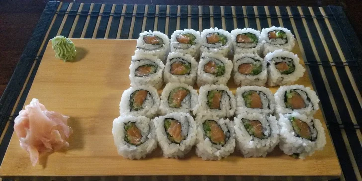 28 kousků sushi dle vašeho výběru v Sushi Best