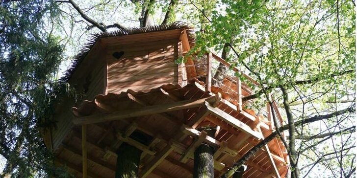 Netradiční noc v dřevěném domku v korunách stromů až pro 3 osoby