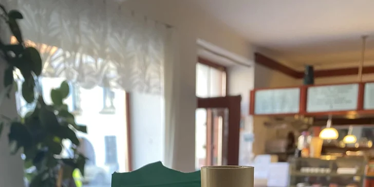 V nabídce je vše od větrníků a věnečků přes krémové řezy až po oblíbené dorty.