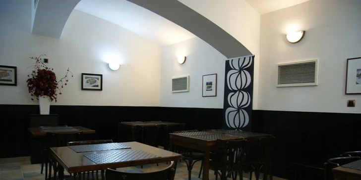 Čtyři bohatá sushi menu v restauraci Sushi Califonia