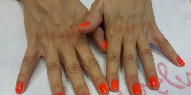 Shellac lakování nehtů a parafínový zábal