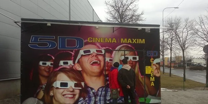 Lístky do interaktivního 5D kina - vstupné pro dva i pro celou rodinu. Zapojte všechny smysly a užijte si netradiční podívanou!