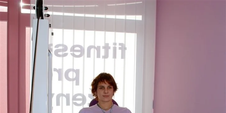 Neomezená měsíční permanentka do dámského fitka Contours