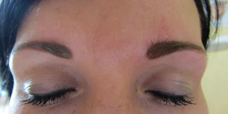 Permanentní make-up - horní, dolní linky, kontura rtů s výplní nebo obočí