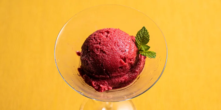 Chybět nebude ani dezert, těšte se na sorbet zakápnutý proseccem. 