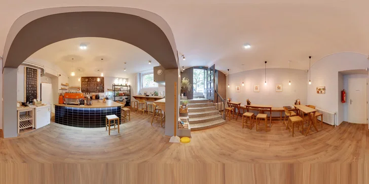 Otevřeno je od 11 do 21, v sobotu do 19.30. V neděli má bistro zavřeno.