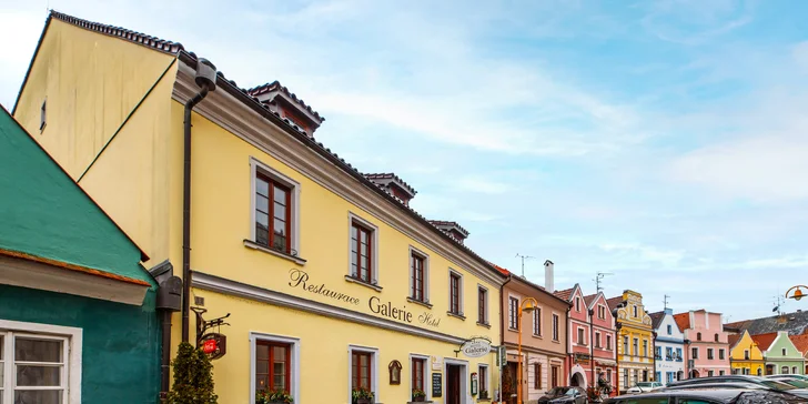 Bydlet budete přímo v centru města, empírová budova vás zahrne domácí pohodou zmodernizovaného zázemí.