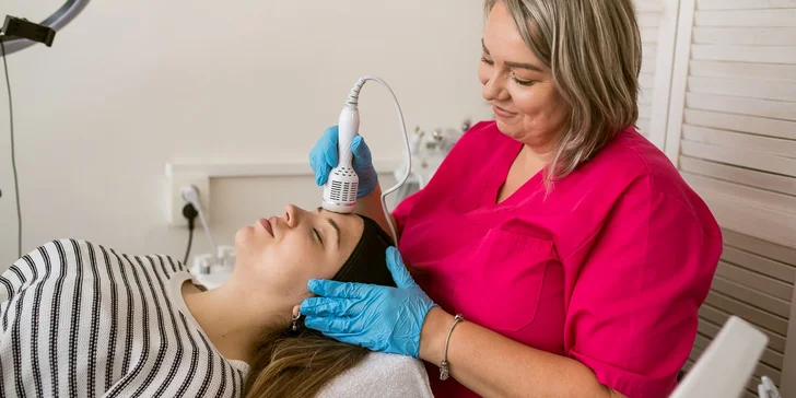 Kozmetické ošetrenia na hĺbkovú obnovu a spevnenie pleti: frakčná mezoterapia či termolifting pomocou rádiofrekvencie