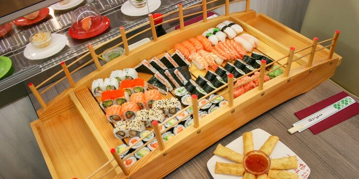 Running sushi nebo sety z podniku Ginza na Floře