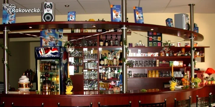 Dva šťavnaté steaky z krkovice s fazolkami či bramborami a sleva na bowling