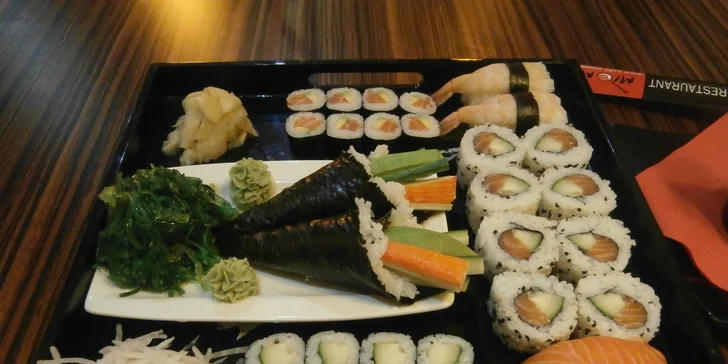 Lahodný sushi set mnoha chutí pro dva