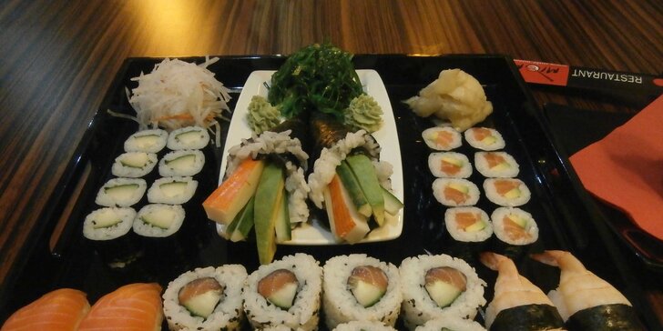 Lahodný sushi set mnoha chutí pro dva