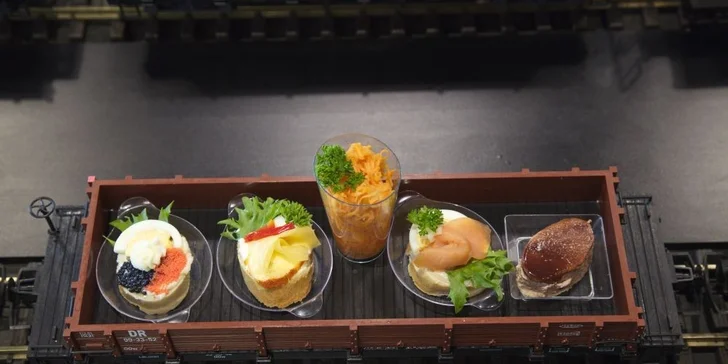 Neomezená konzumace pro dva v Golden Pacific Café