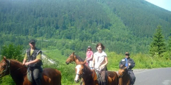 3 nebo 4 dny v Beskydech pro dvě osoby. Včetně polopenze, bazénu a vyjížďky na koni. Užijte si výlety do přírody, za relaxem i sportem!
