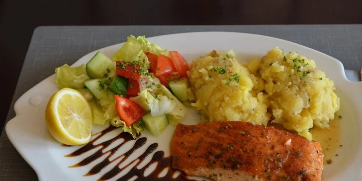 Losos a polévka pro 1 či 2 osoby v elegantní restauraci u Karlova mostu