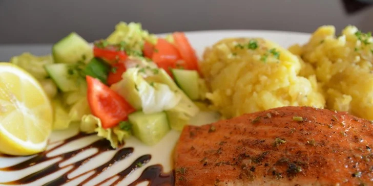 Losos a polévka pro 1 či 2 osoby v elegantní restauraci u Karlova mostu