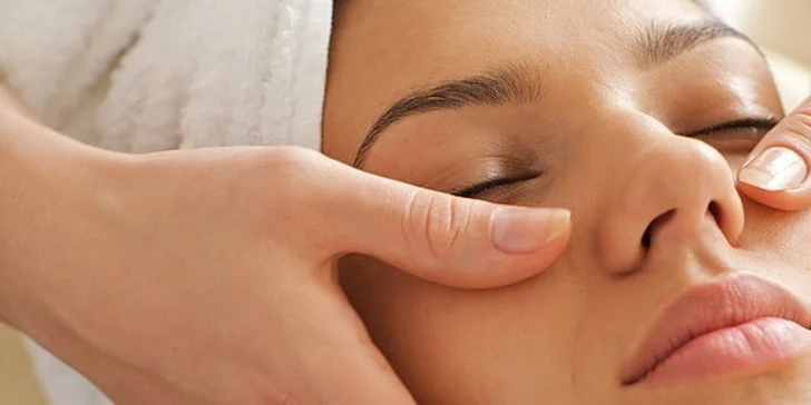 Kosmetické ošetřeni očního okolí COLLAGEN PLUS s kosmetikou Payot