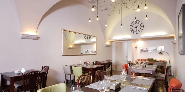 Losos a polévka pro 1 či 2 osoby v elegantní restauraci u Karlova mostu