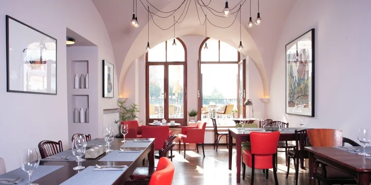 Losos a polévka pro 1 či 2 osoby v elegantní restauraci u Karlova mostu