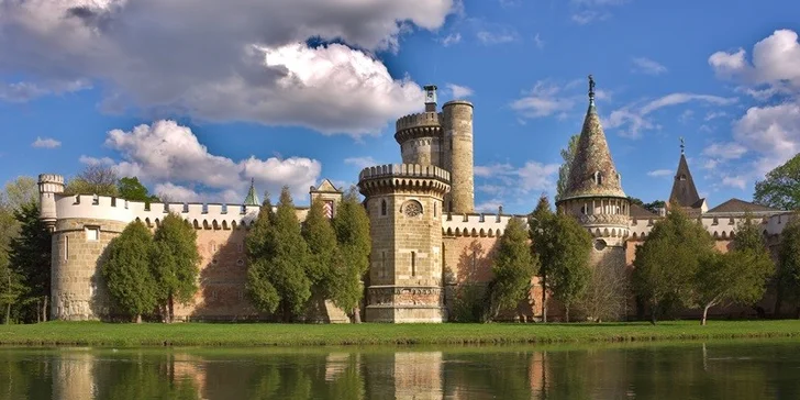 Zámek Laxenburg, největší podzemní jezero v Evropě a čokoládovna
