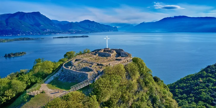 Hotel Donna Silvia**** se nachází jen 350 m od slavné pláže La Romantica.