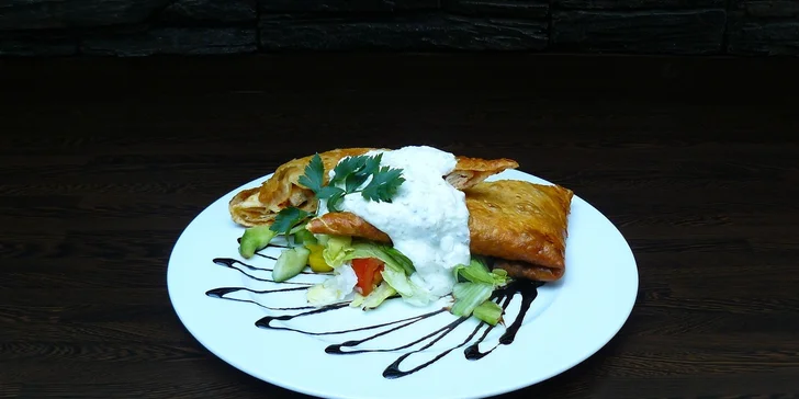 Burger nebo Quesadilla pro dva včetně nápojů